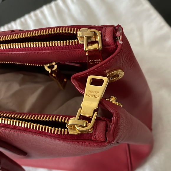 Prada bag (authentic) - Picture 4 of 9